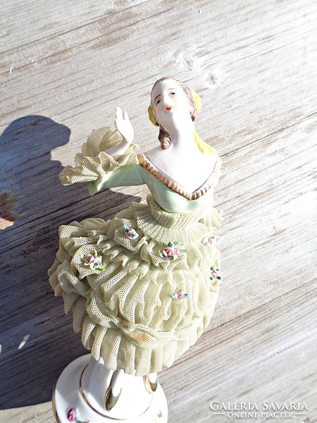 Régi csipkés szoknyás, kézzel festett figurális porcelán, Made in Occupied Japan
