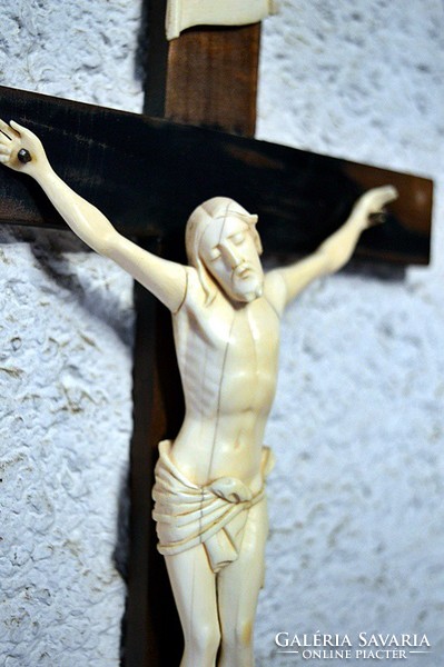 59. Antique, bone of Jesus Christ (14 cm huge dimensions!) 27 cm crucifix, imposing