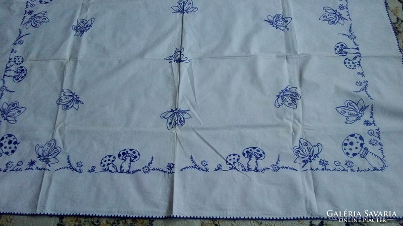 Embroidered linen tablecloth 142 cm x 100 cm