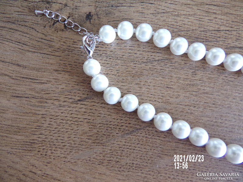 Silky pearl necklace