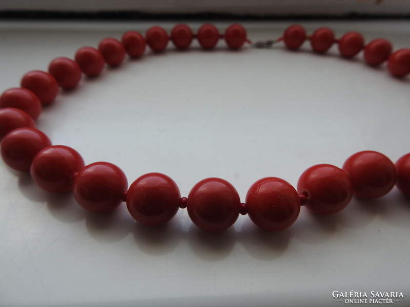 Nagyszemű retro piros műanyag gyöngy nyaklánc