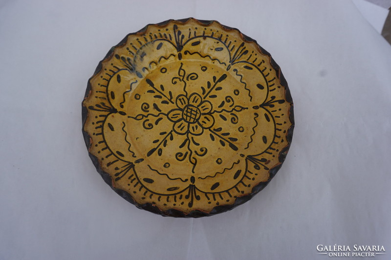21 Cm. yellow, wind-pressed Tüskevár potter's faultless decorative wall plate for sale.