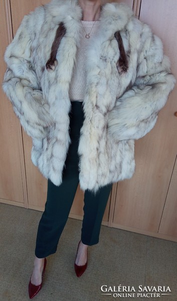 Very nice women's short silver fox fur coat
