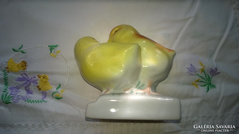 Porcelain figurine of a pair of chicks, flawless