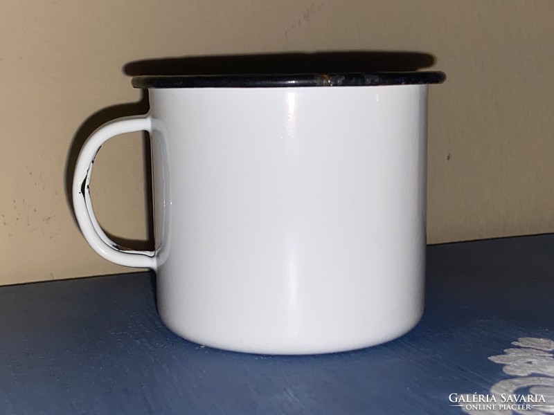 Retro enameled enameled children's mug 1.5 dl soccer, nice condition