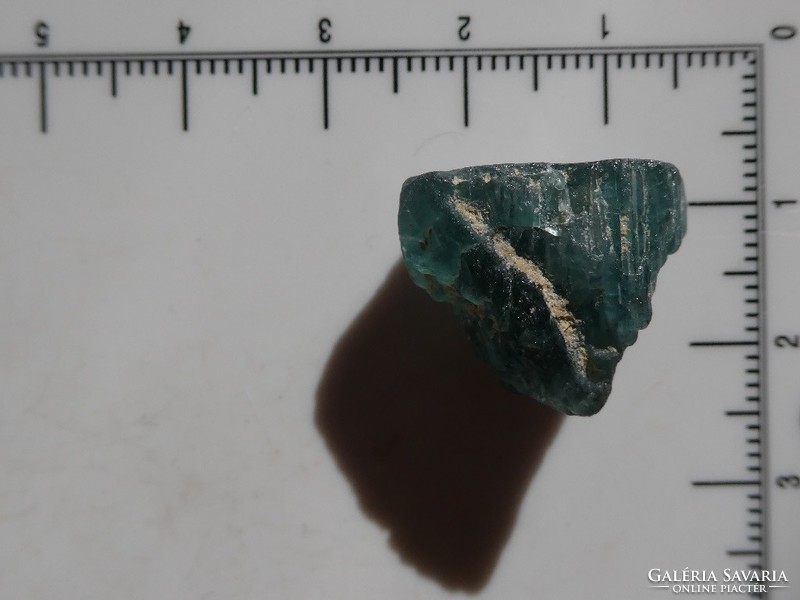 Természetes zöld Apatit nyers ásvány. 5,2 gramm. Ékszeralapanyag vagy gyűjteménybe.