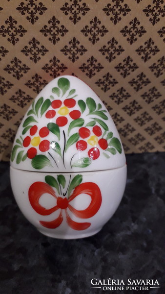 Porcelán tojás bonbonér kézzel festett 