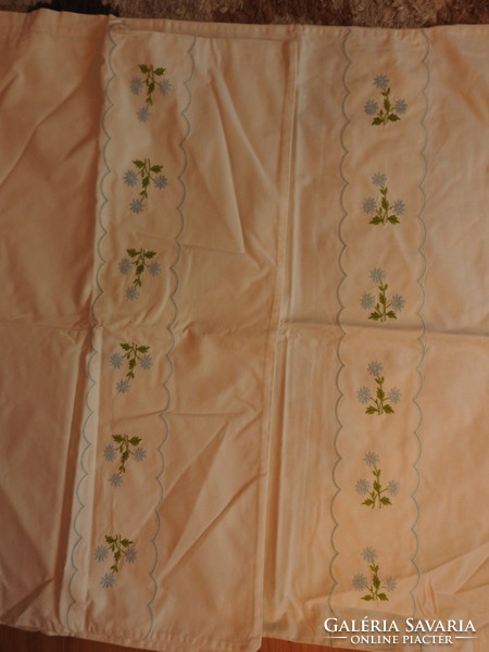 Antik apró hímzésekkel díszített fehér tükrös ágynemű garnitúra - párna + takaró huzat ( 2 db van )