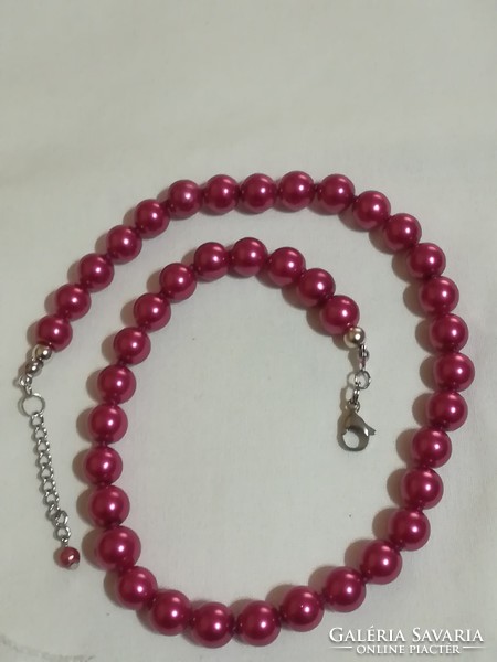 Glass pearl necklace.