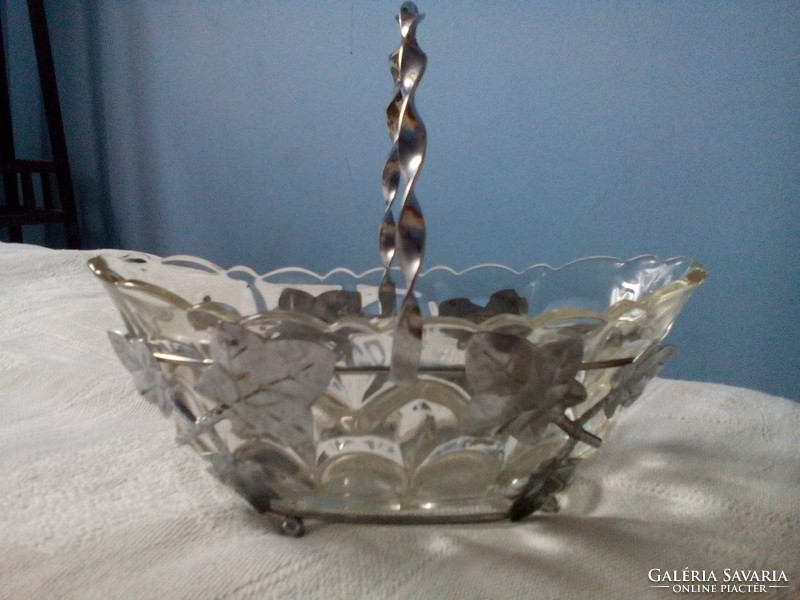A very nice glass offering in a leaf-patterned metal basket