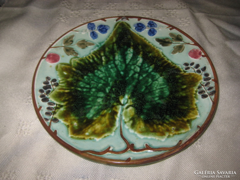 Steidl - Znaim  szőlő leveles  fali tál  , 20,3 cm  jelzett