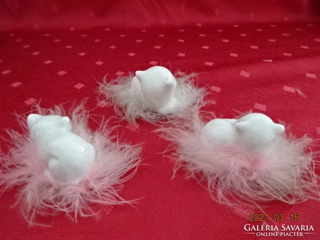 German porcelain, kittens sleeping in a feather bed. Three pieces, three sizes. He has!