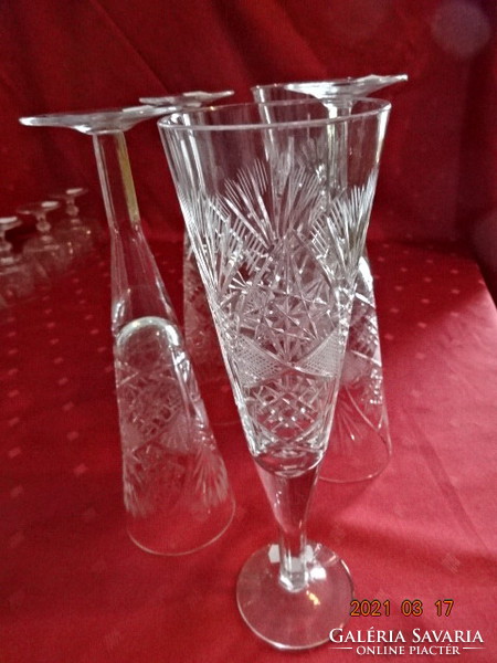 Champagne crystal glass, height 23 cm. He has!