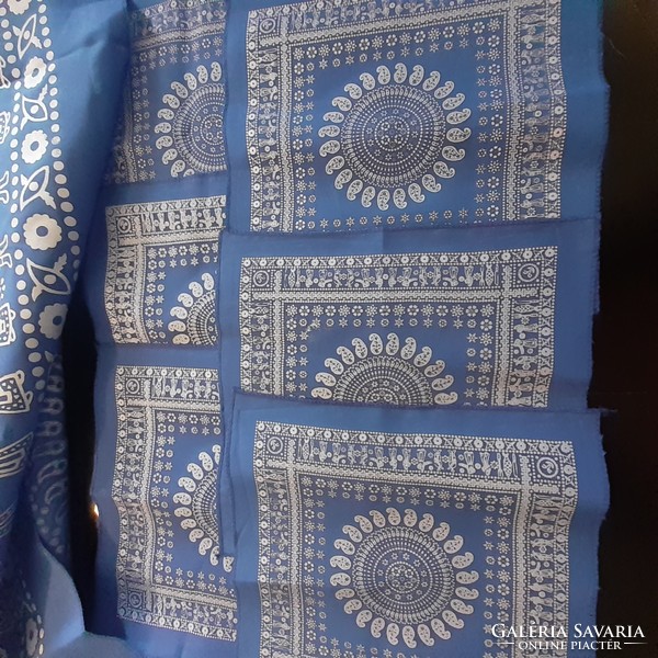 Very nice tablecloth with special folk motifs, +6 napkins