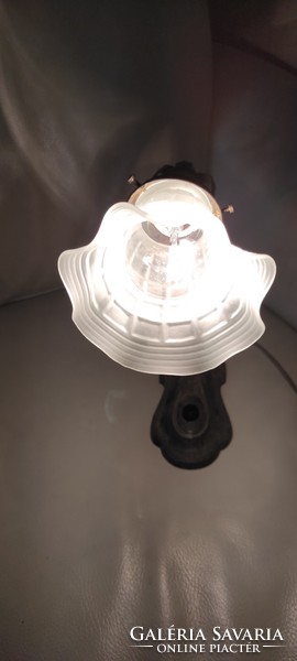 Asztali lámpa Szecessziós stílusban,ón-ötvözet működik.Fodros búràval