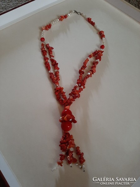 Artdeco style necklace made of coral and cultured pearls!