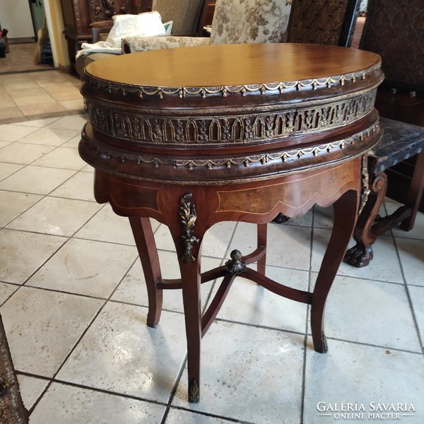 Xiv. Louis style oval table