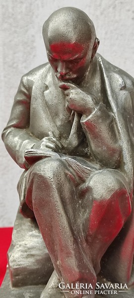 Valódi Orosz, Lenin szobor,orosz idézet és Szignàlt is ! "Lenin írja memoàrjàt "szobor,téma.3,5 kg