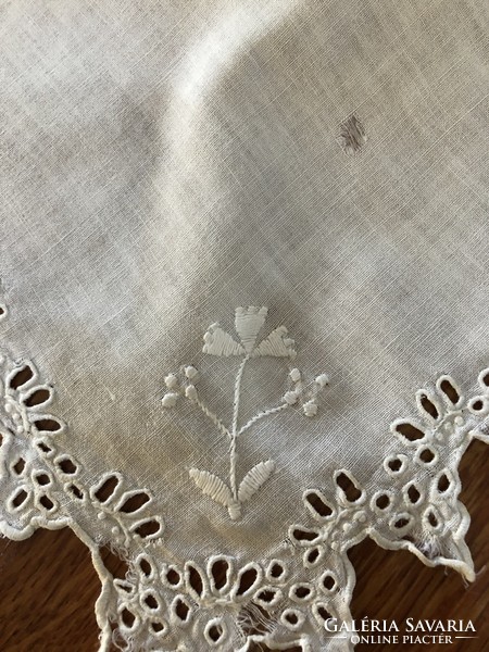 Small monogrammed tablecloth made in 1925 2250 ft