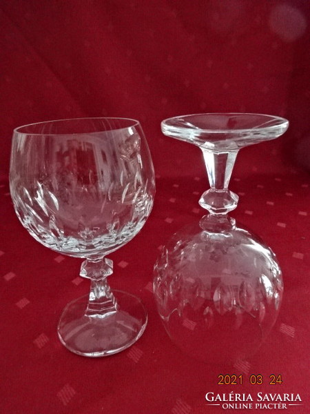 Kristályüveg talpas pohár, magassága 13,5 cm. 2 db egyben. Vanneki!