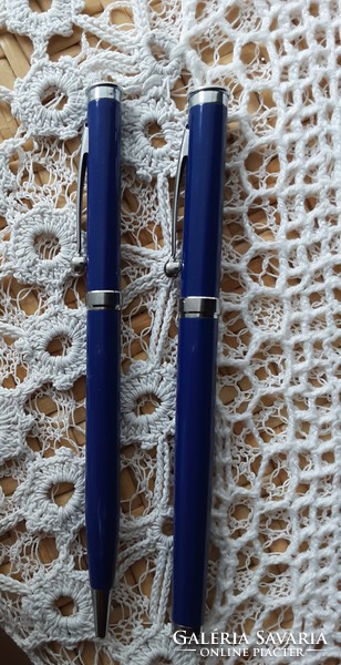 Ball and fountain pen in pairs.