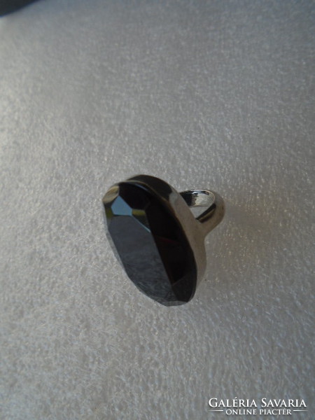 Hatalmas fekete kővel  rodiumozott ,nagyon szép gyűrű