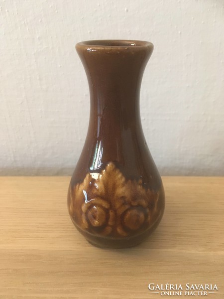Kis barna váza