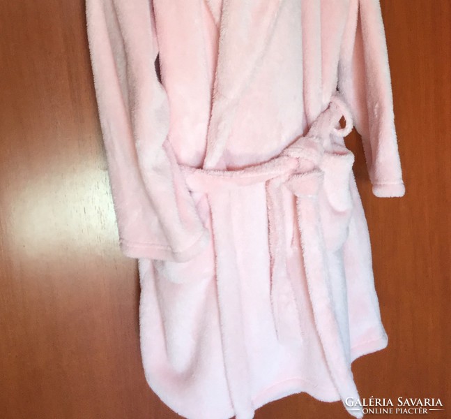 Women's robe, bathrobe is brand new. Delicate soft pleasant to wear color of pale pink.