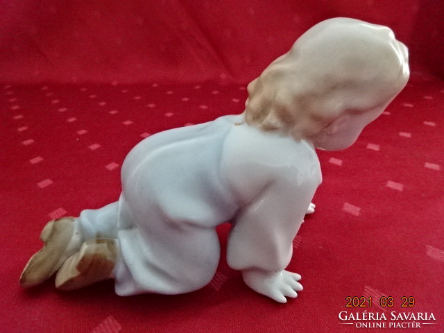 Zsolnay porcelán figura, mászó kislány, hossza 14,5 cm. Vanneki!