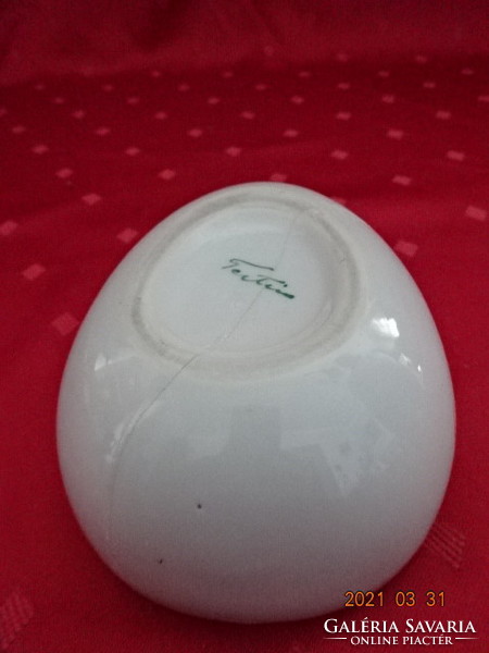 Herend porcelain, bonbonier bottom, oval shape, length 14.5 cm. He has!