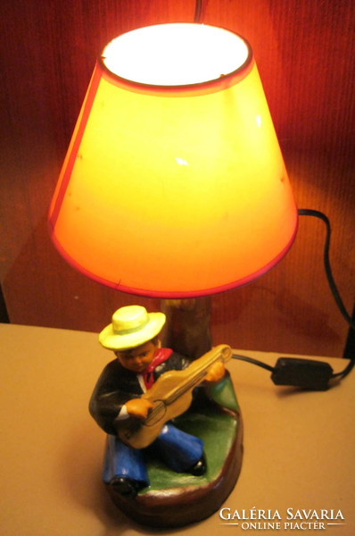 Kerámia lámpa gitáros fiú