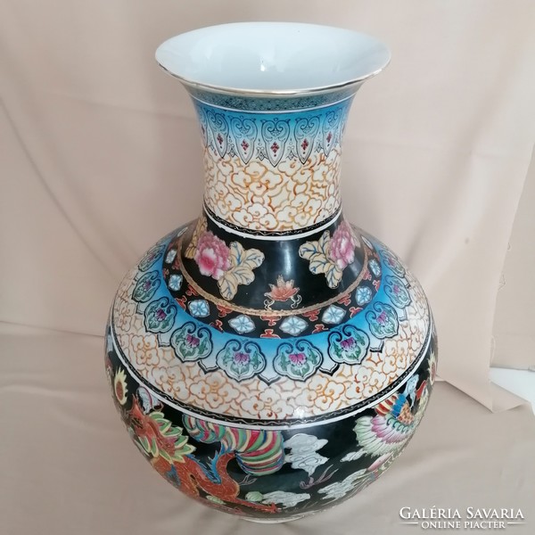 Óriási távolkeleti porcelán váza