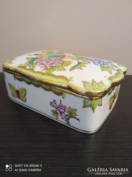 Herend Victoria pattern card box, bonbonier, richly painted, gilded