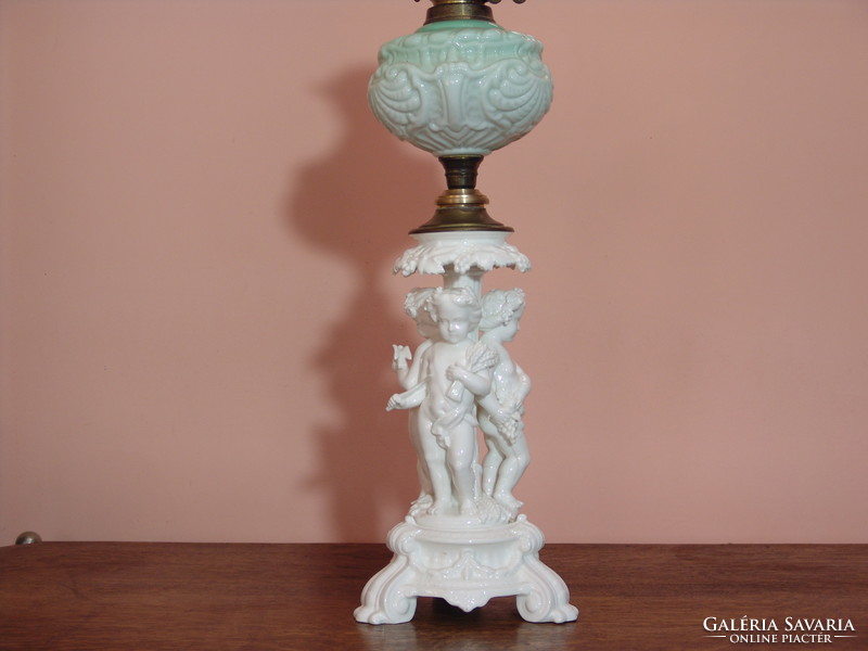 Antik  figurális porcelán petróleum lámpa