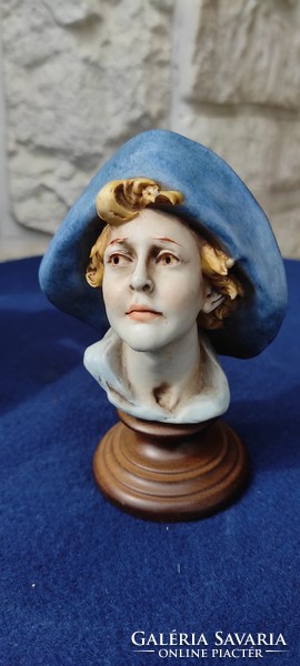 Rendkívül, különleges porcelán figura,jelzett,fatapon ! Olasz,Benacchio és horgony ⚓ jelzés