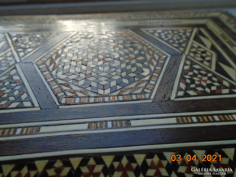 Damaszkuszi iszlám kézzel készült intarziás fadoboz ,fa és csont berakással.