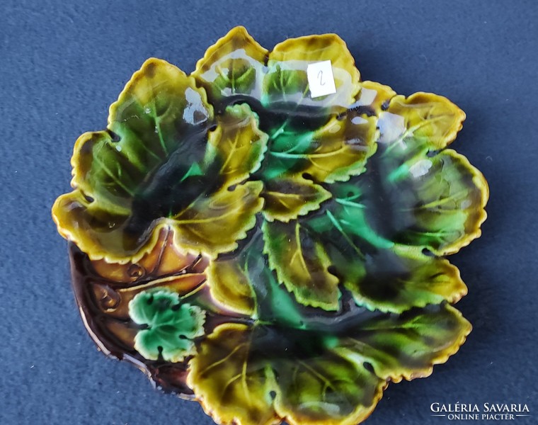 Gyönyörű Szecessziós leveles kínáló, Asztalközép majolika őszi levelek.2-es Rudolf Dietmar Znaim