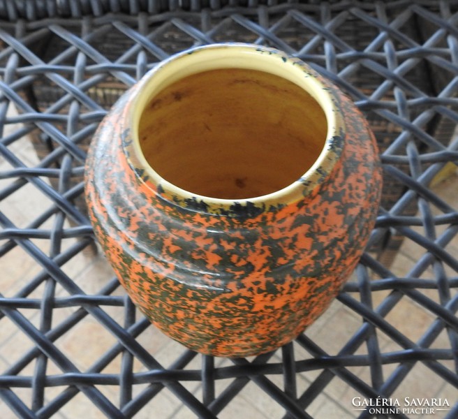 Pond head ceramic vase
