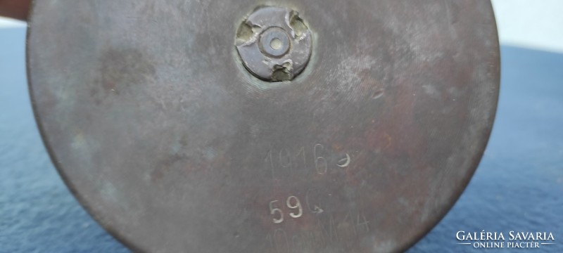 1916 ,évszàmos.Militaria hamuzó ,Töltény hüvely , hamuzó,gyufatartó  nehéz réz .