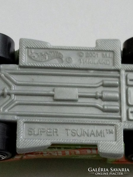 Hot Wheels super Tsunami. 