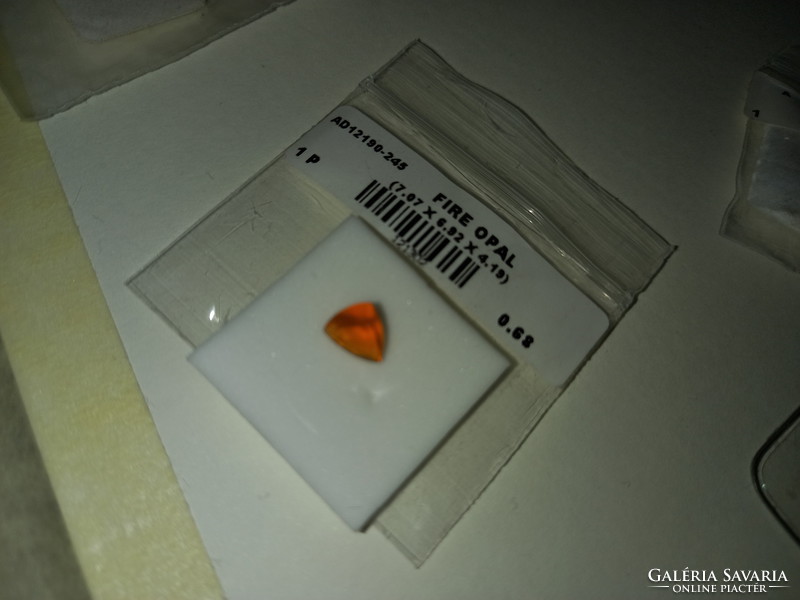 Mexikóból származó valódi narancs tűzopál csiszolatok 1.2 ct-2,1ct-ig