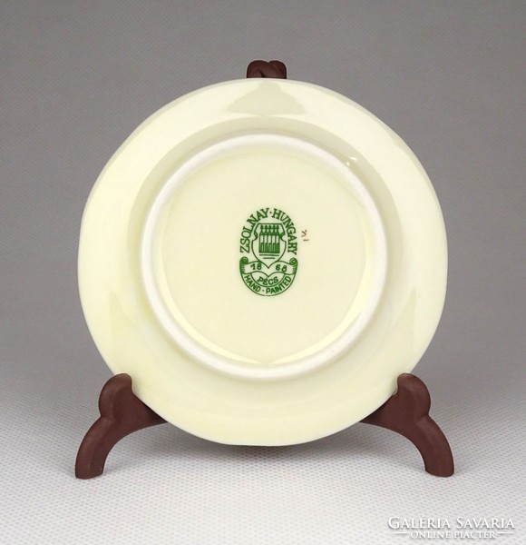 1D805 Vajszínű Zsolnay porcelán virágos tányérka 8.5 cm