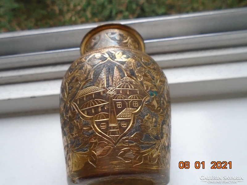 Niellos gilded handicraft vase with arabesques and floral patterns with an oriental cityscape in 2 medallions