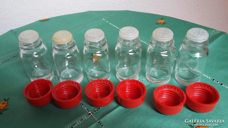 Retro üveg fűszertartók virágos műanyag tartóban
