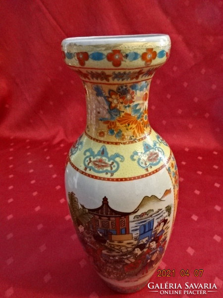 Chinese porcelain vase, height 25 cm. He has!