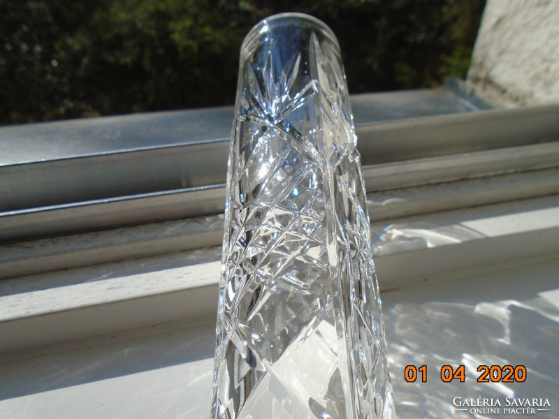 Modern nehéz cseh kristályüveg vastag talpú,vastag falú csiszolt rozettás váza
