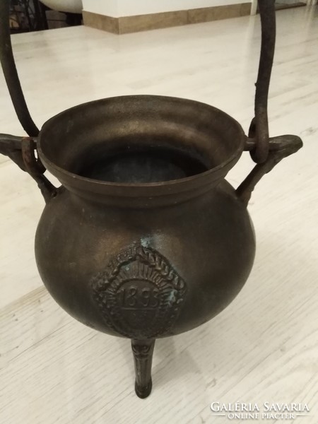 Three-legged apothecary cooking pot, cast brass (1893), with iron handle