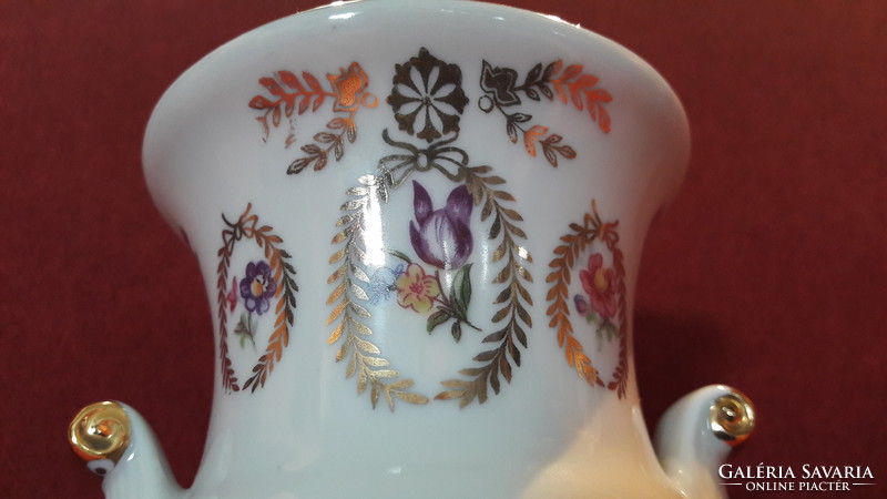Amphora with porcelain lid