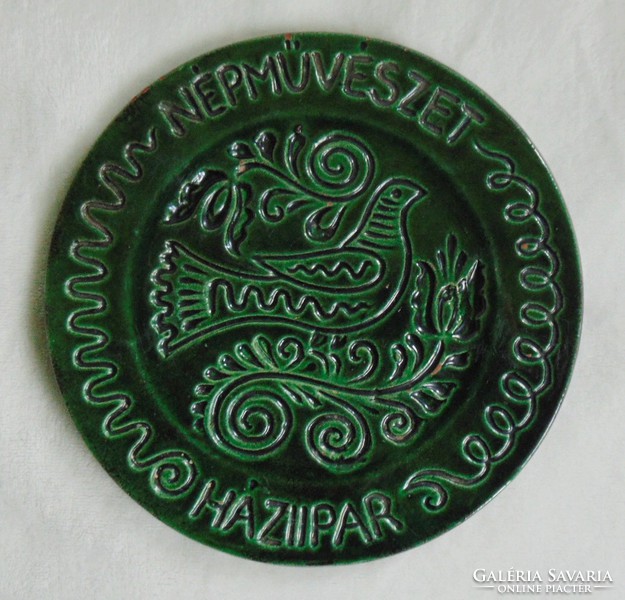 NÉPMŰVÉSZET - HÁZIIPAR feliratú régi zöld mázas fali tányér, falidísz