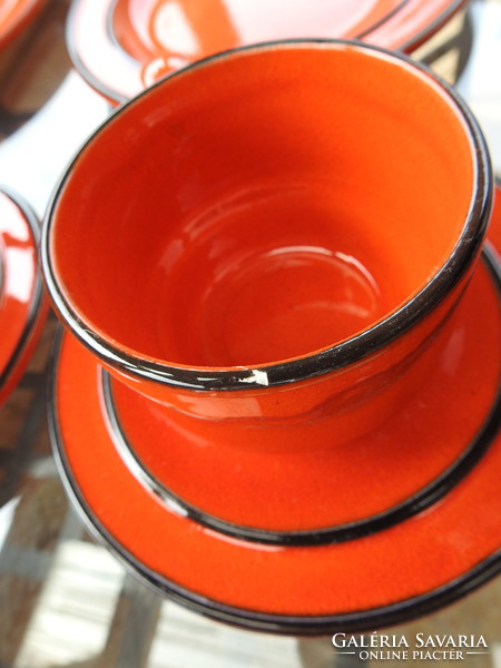 KIL jugoszláv piros kerámia készlet - süteményes és teás készlet egyben